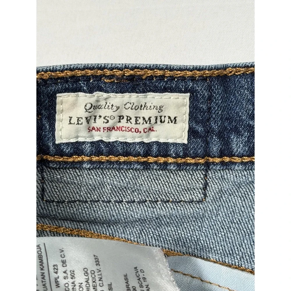 Levi's Premium Jeans Mens 32x30 Blue Medium Wash Denim Button Fly Straight Leg